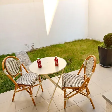 Cozy Work-friendly Flat With Backyard Near Forest