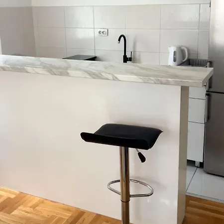 Cozy Work-friendly Flat With Backyard Near Forest